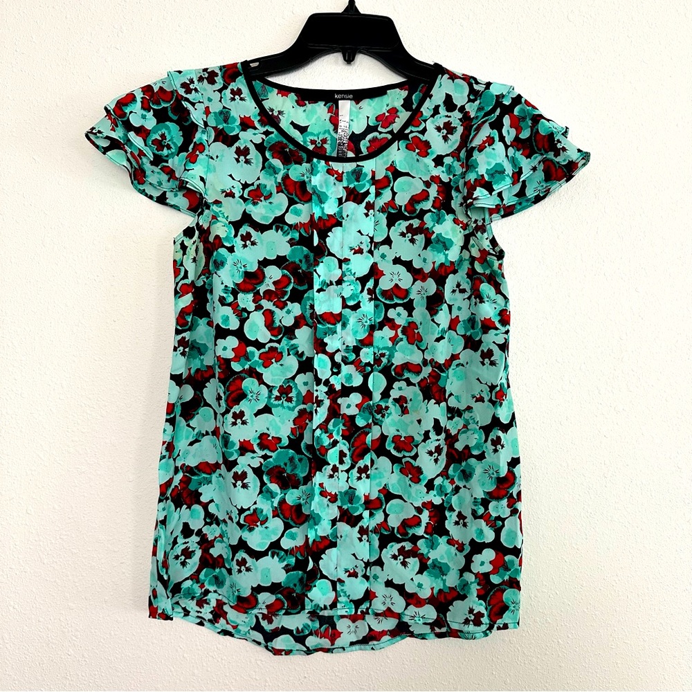 Kensie floral top with ruffled shoulders